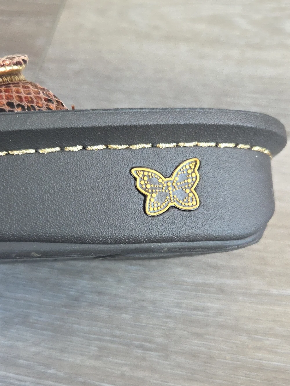 Allegria Metallic Slides 37